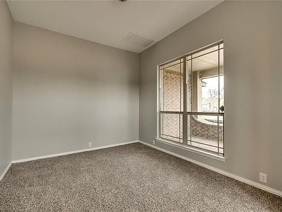 4th image of 500 Glen Cove Ct