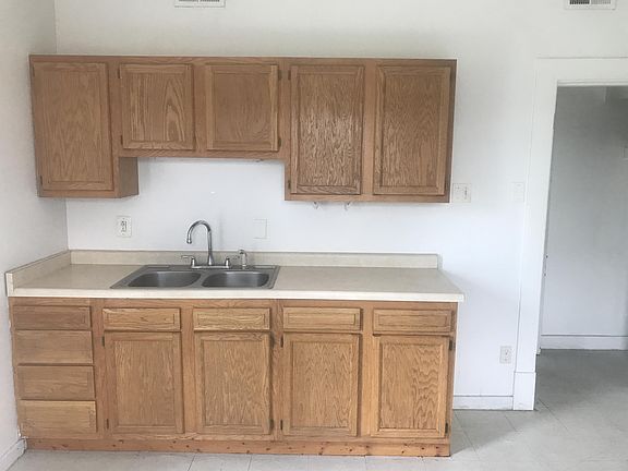 5th image of 4912 Walnut St #2