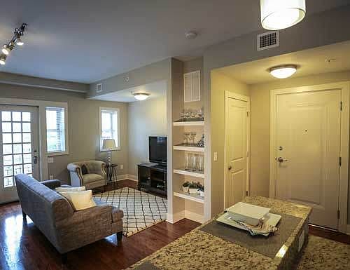 4th image of 2222 Howard St APT 103