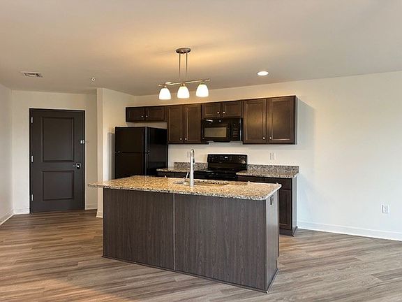 5th image of 1708 Fairmont Dr #208