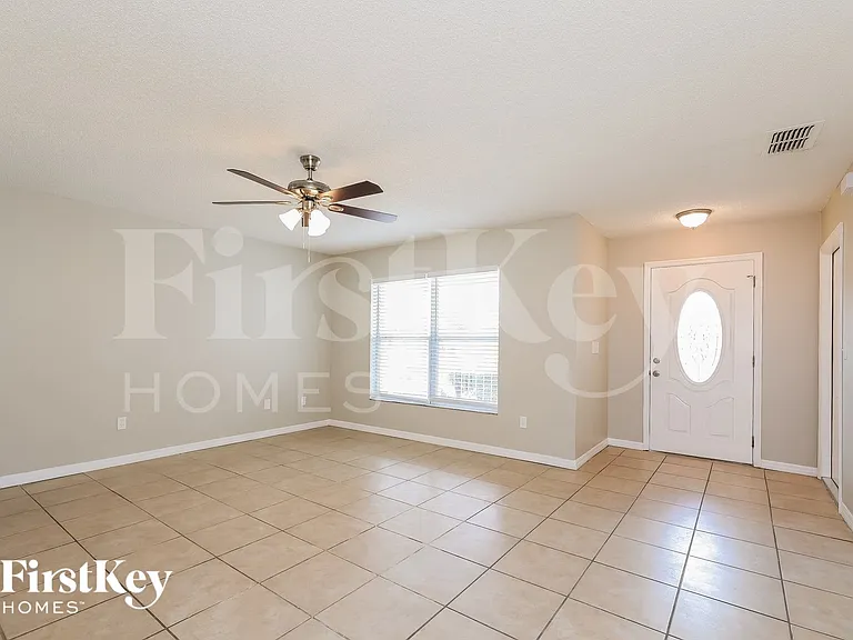 3789 Huntwicke Blvd — Photo 3