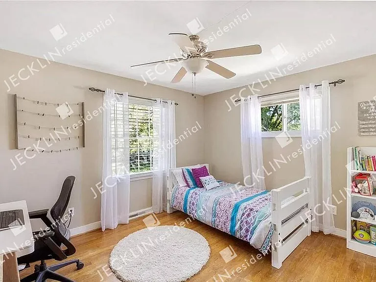8410 Freestone Ave — Photo 15