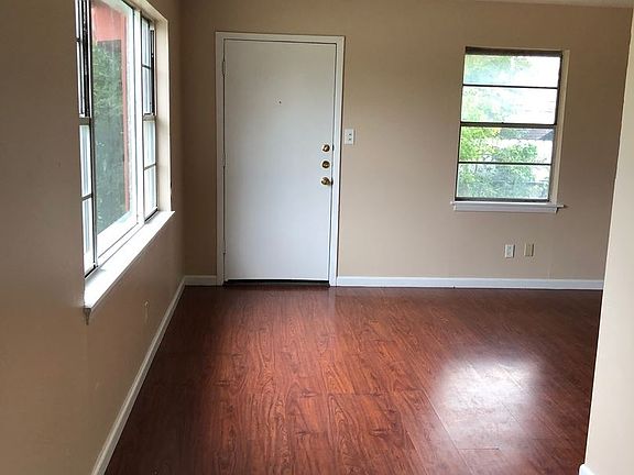 3rd image of 108 E Bobwhite Ln