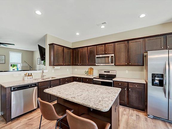 5th image of 64 Jester Ct