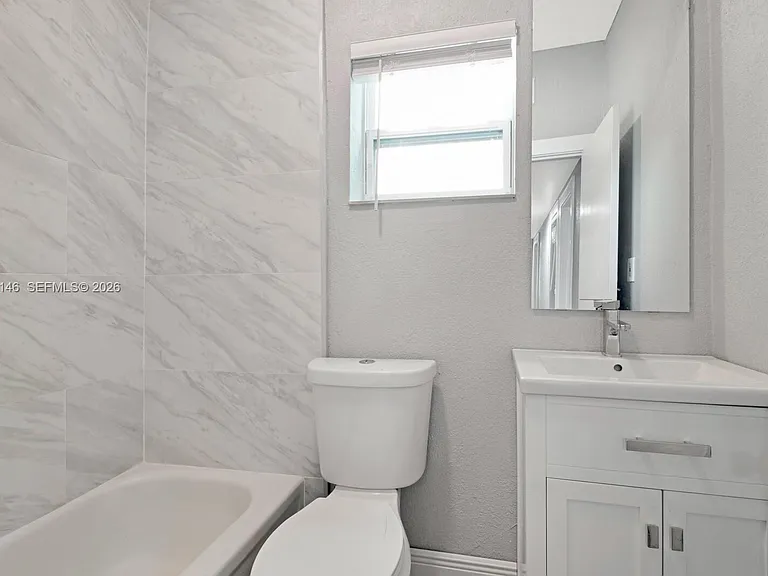 327 SW 20th St #2 — Photo 14