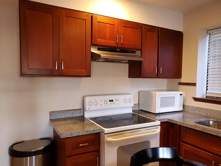 110 Florentia St #B — Photo 11