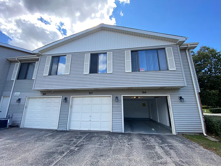 914 Van Buren Ct — Photo 45