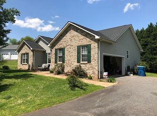 4336 Claralee Ln, Hickory, NC 28602