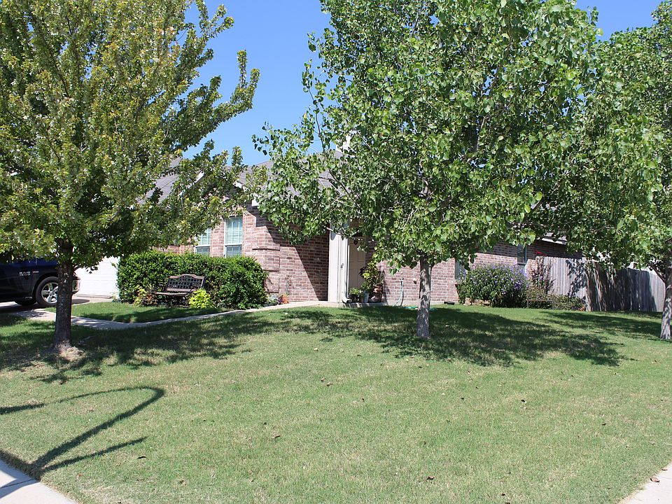 1st image of 16728 Woodside Dr