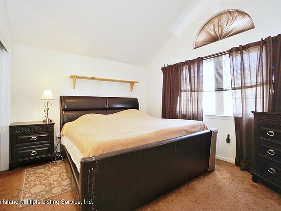5th image of 106 Ambassador Ln