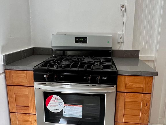 5th image of 845 Hyde St APT 2