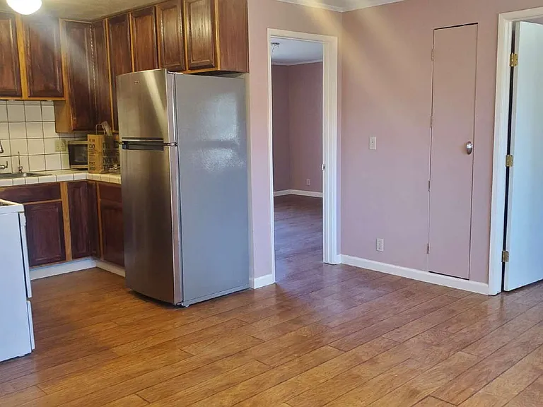 2125 Brenda Way — Photo 2
