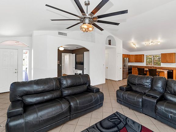 4th image of 119 W Renee Drive