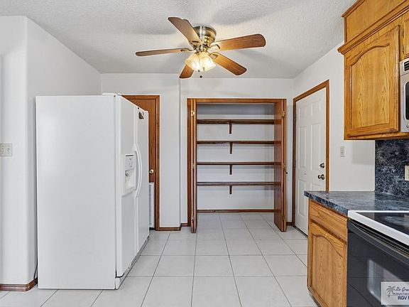 4th image of 3582 Kingsway Dr