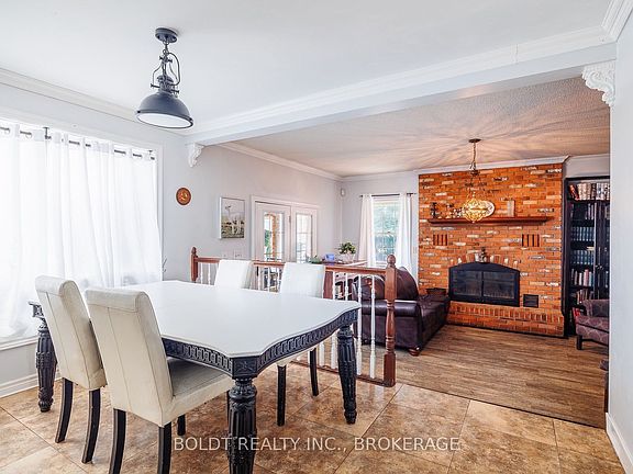 5th image of 259 Farr St