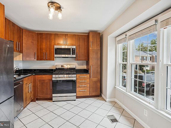 3rd image of 2803 Evelyn Ct