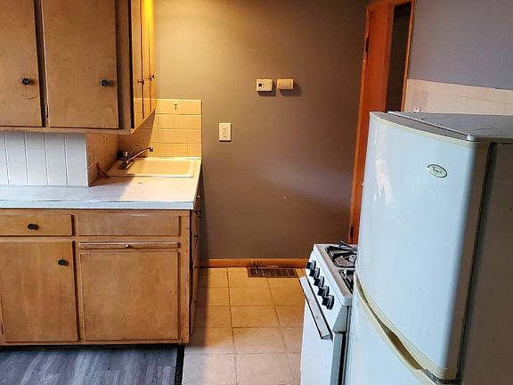 2nd image of 2039 4th St APT 6