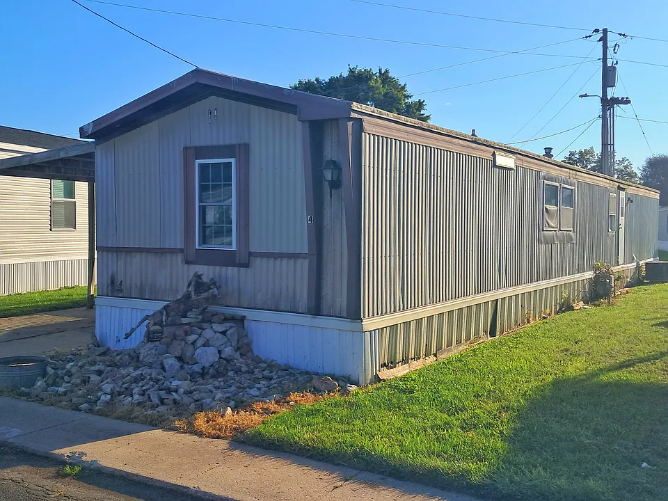 1316 E Mary St #4