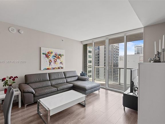 5th image of 244 Biscayne Blvd APT 2410