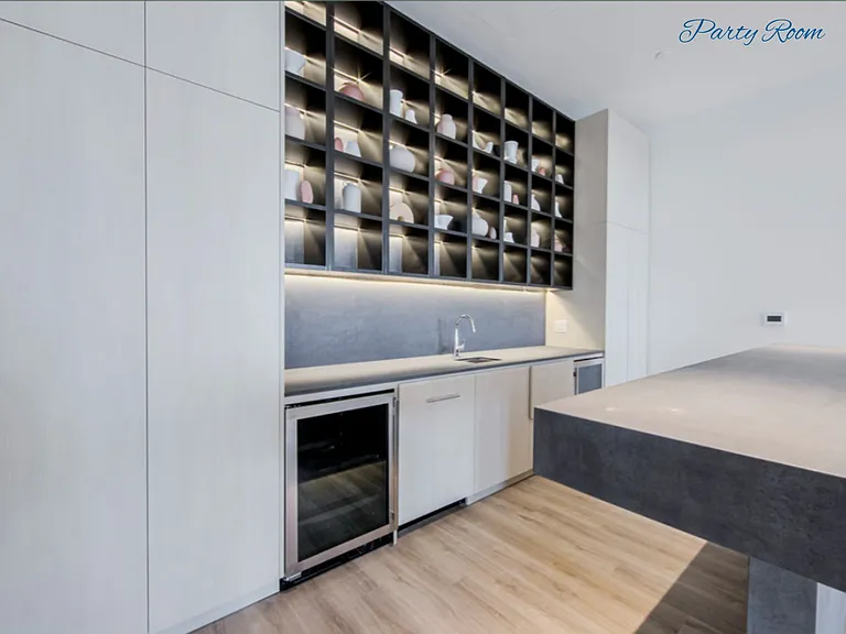 5249 Dundas St W — Photo 14
