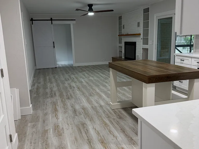 300 Oak Tree Ln — Photo 6