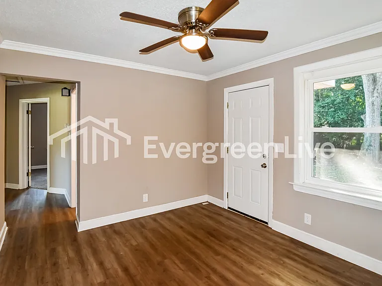 3708 Honeysuckle Rd — Photo 7