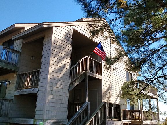 3rd image of 129 Beach Cove Dr