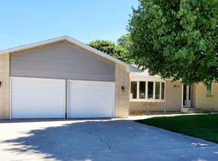1045 Division St, Garner, IA 50438
