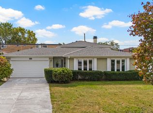 1813 W Pheasant Trl, Mount Prospect, IL 60056