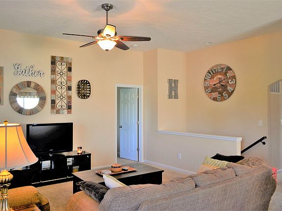3rd image of 6418 Pembroke Dr