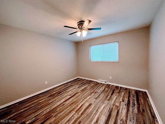 4th image of 1378 Golden Gate Blvd APT C104
