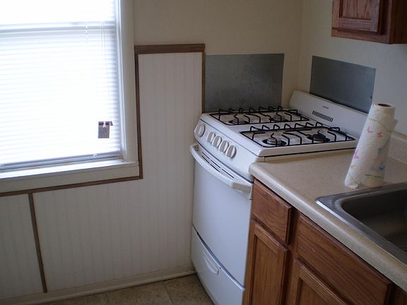 3rd image of 1510 1/2 NW Baldwin Ave