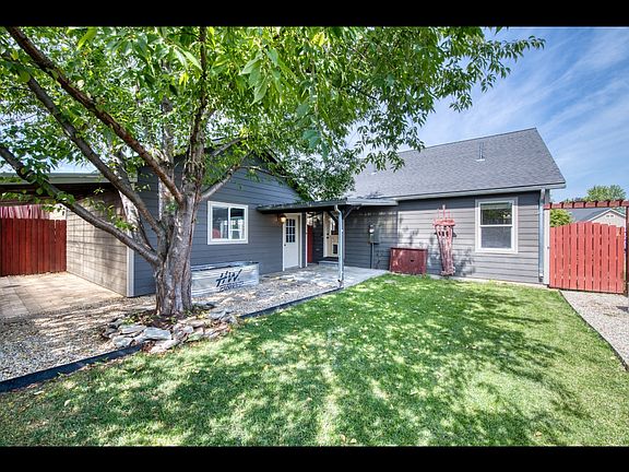 5th image of 165 Silverberry St