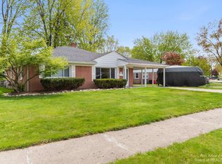 11360 W Clements Cir, Livonia, MI