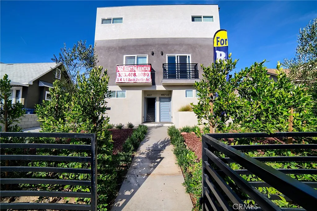 4 bed, 2210 sqft, $4,699 — Photo 2