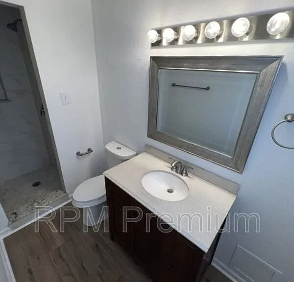 464 Wilton Dr — Photo 24