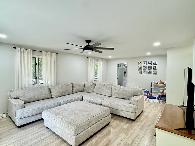 303 Long Leaf Dr — Photo 5