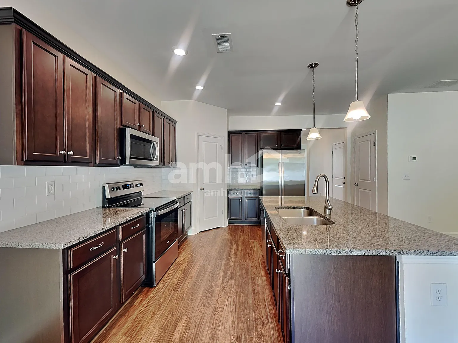 4 bed, 2.5 bath, 2297 sqft, $2,580 — Photo 3