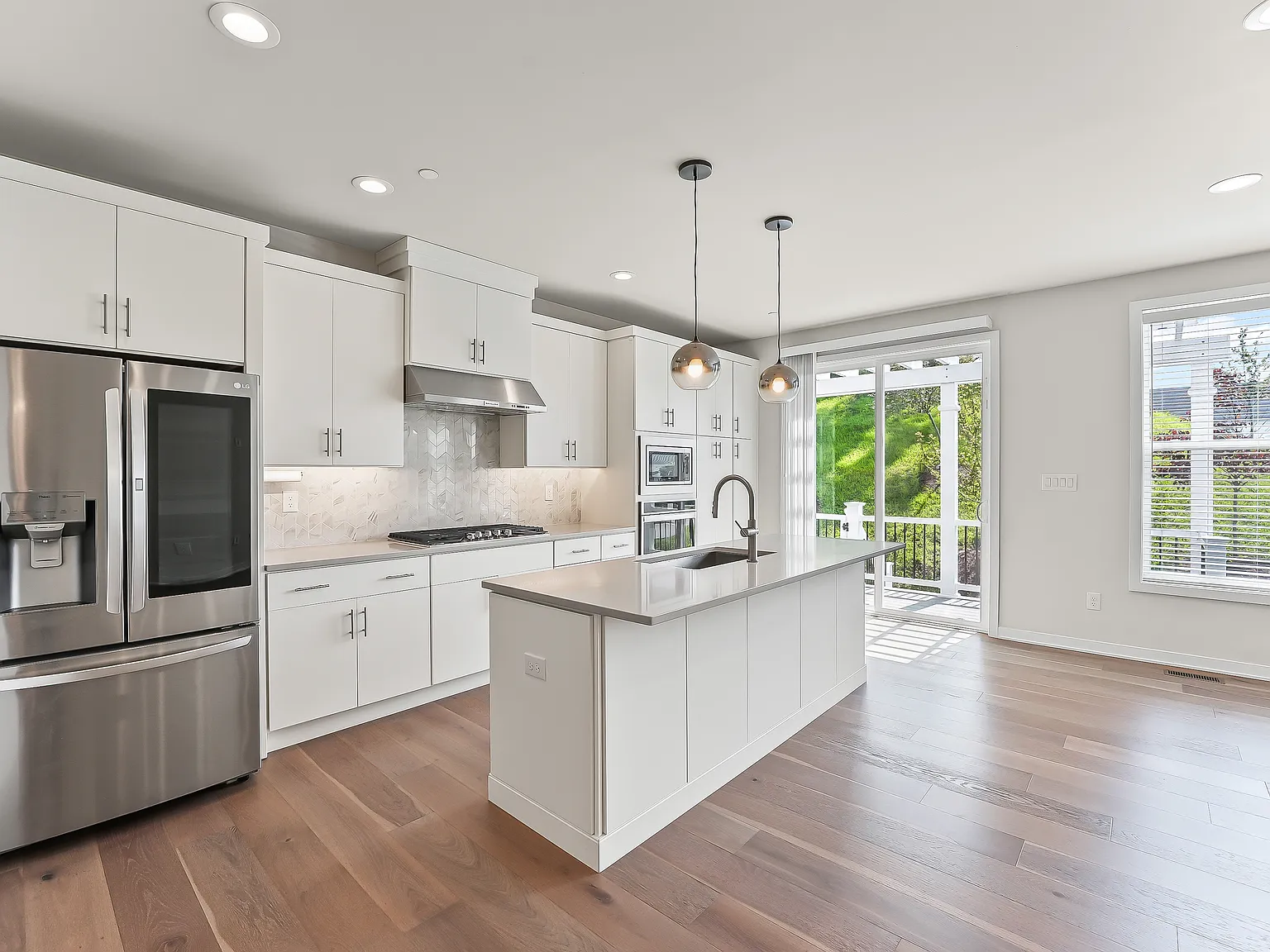 3 bed, 3.5 bath, 2800 sqft, $3,995 — Photo 4