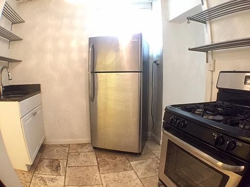 5th image of 1454 N Marion St