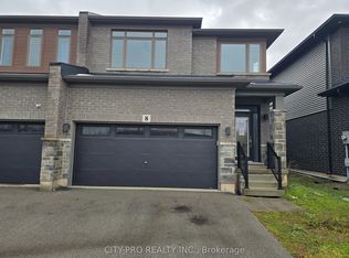 8 Escarpment Dr, Hamilton, ON L8E 0G4