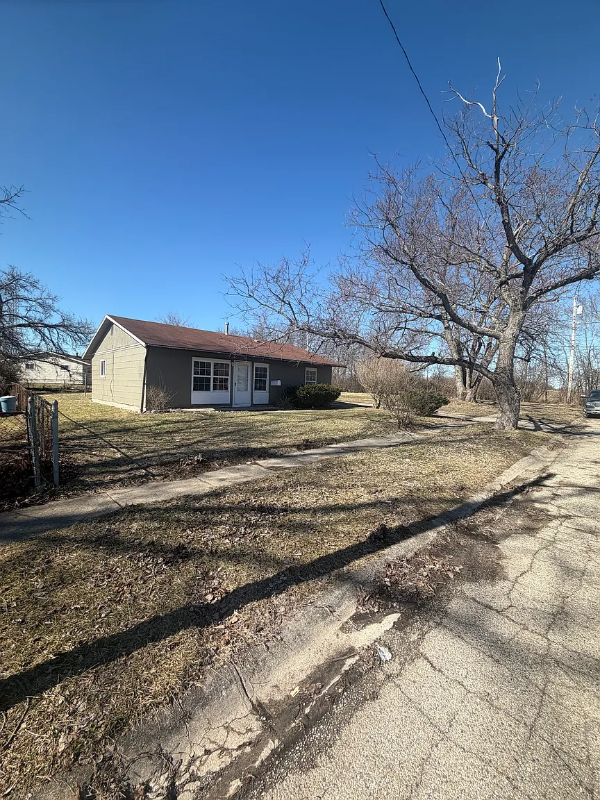 1357 Watkins Pl photo 1
