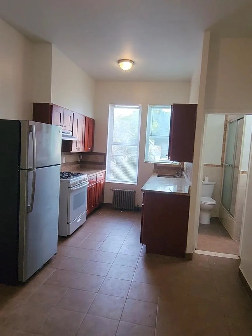 2 bed, 1.0 bath, 700 sqft, $2,000 — Photo 1