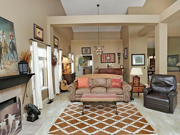 5th image of 805 Quarter Horse Ct