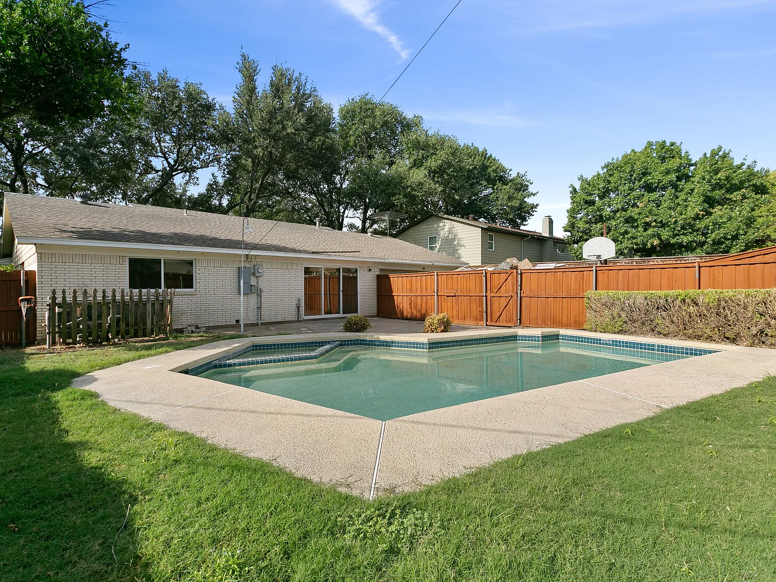 4 bed, 1616 sqft, $2,900 — Photo 2