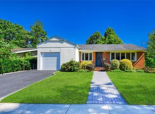 53 Berkshire Rd, Great Neck, NY 11023