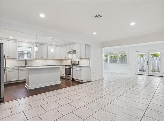 4th image of 1117 Andrews Ave