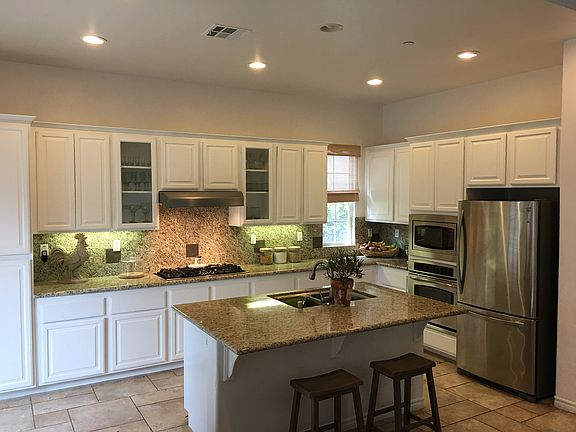 Gourmet kitchen