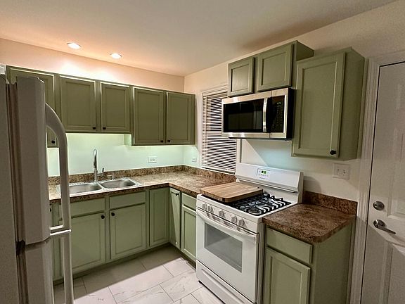2nd image of 422 Franklin St Unit 1