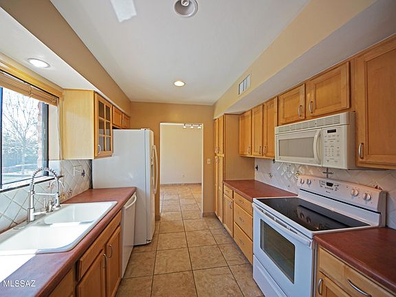 4th image of 4748 E Towner St